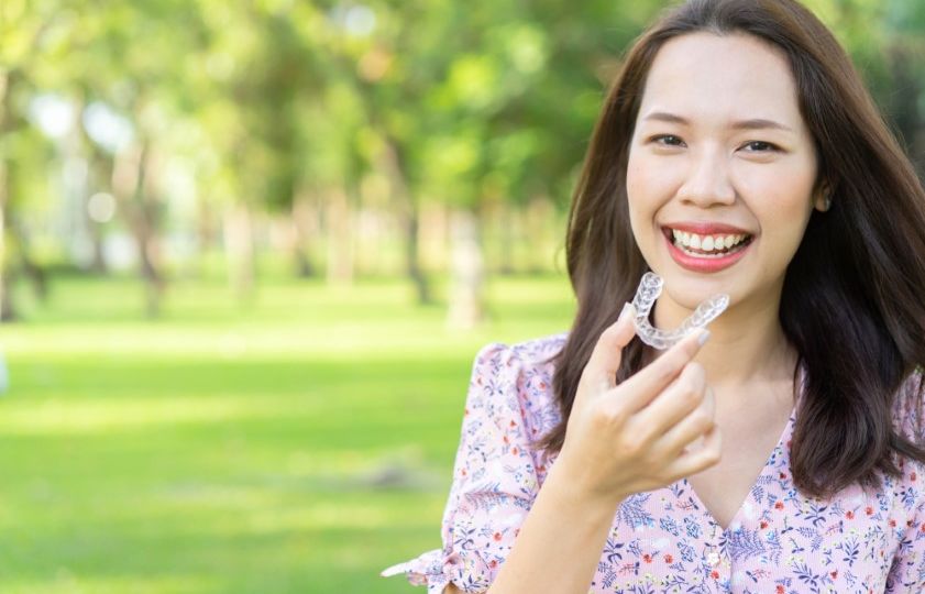 Close,Up,Young,Beautiful,Asian,Woman,Smiling,With,Hand,Holding